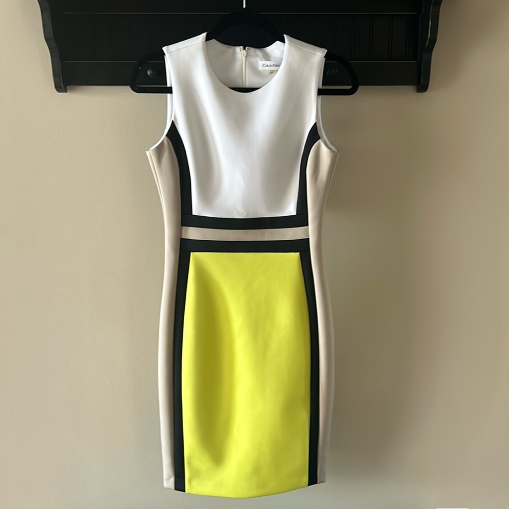 Calvin Klein zip back dress. Like new . Excellent condition. Great colors size 4